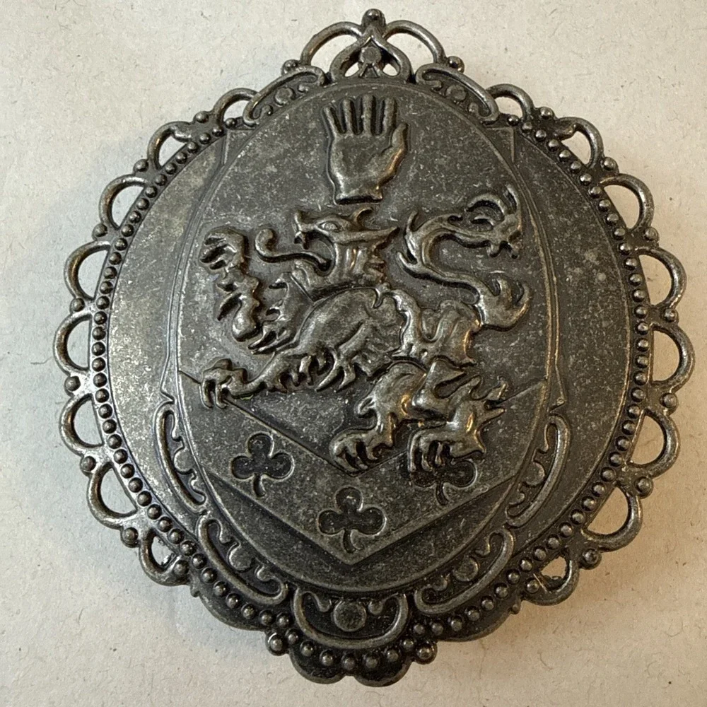 Twilight Saga Cullen Family Crest Belt Buckle Summit Entertainment Pewter Tone